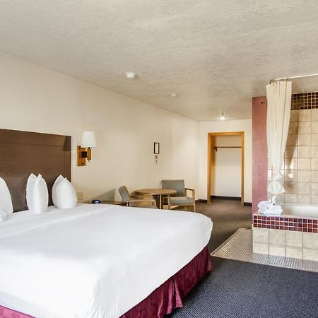 Americas Best Value Inn & Suites Ft Collins E At I-25 Fort Collins Exteriör bild
