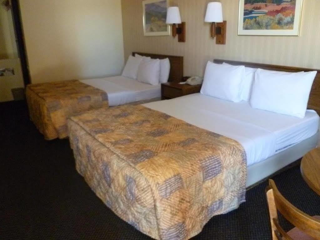Americas Best Value Inn & Suites Ft Collins E At I-25 Fort Collins Exteriör bild