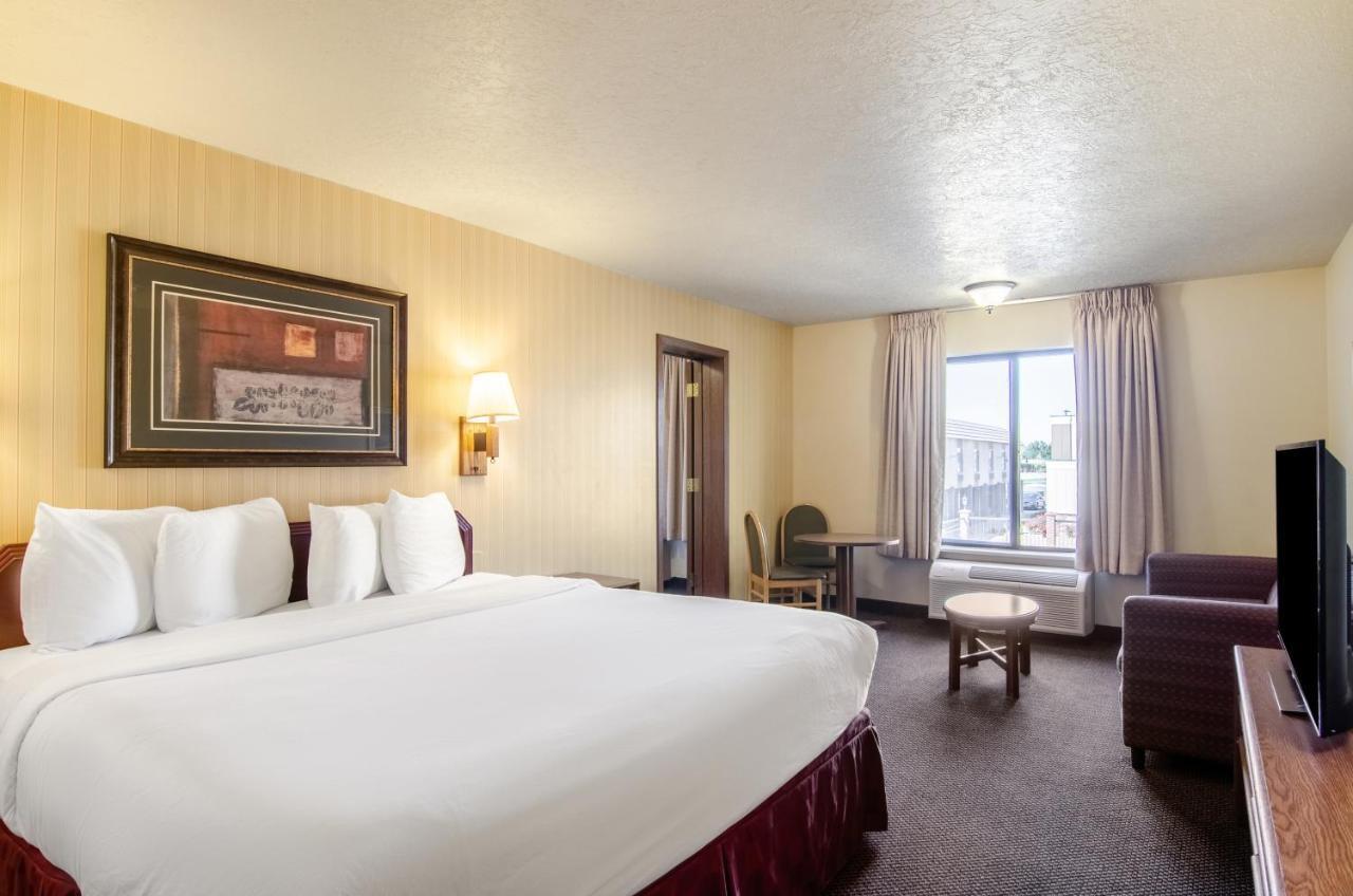 Americas Best Value Inn & Suites Ft Collins E At I-25 Fort Collins Exteriör bild