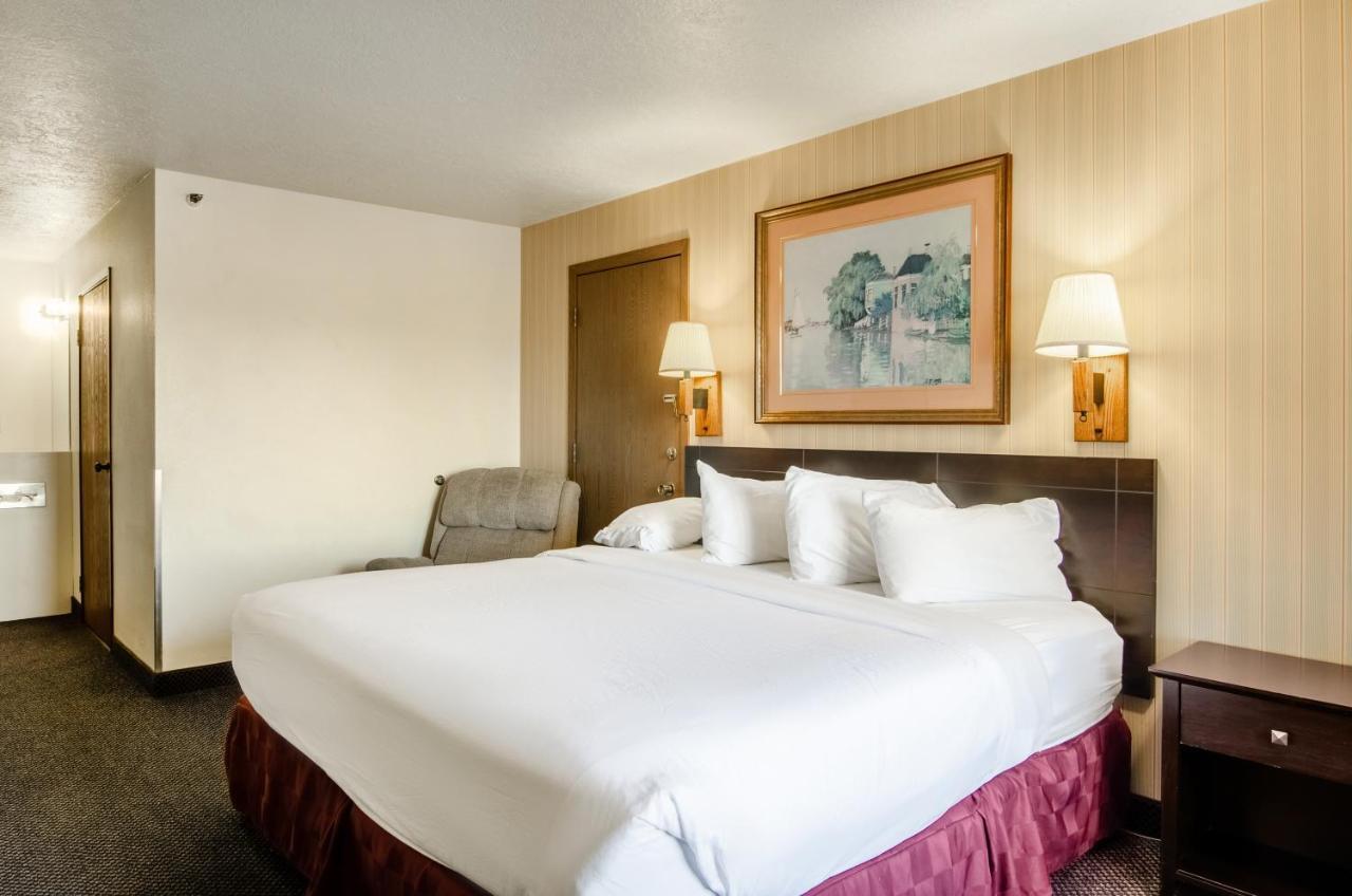 Americas Best Value Inn & Suites Ft Collins E At I-25 Fort Collins Exteriör bild