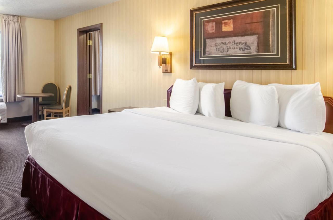 Americas Best Value Inn & Suites Ft Collins E At I-25 Fort Collins Exteriör bild