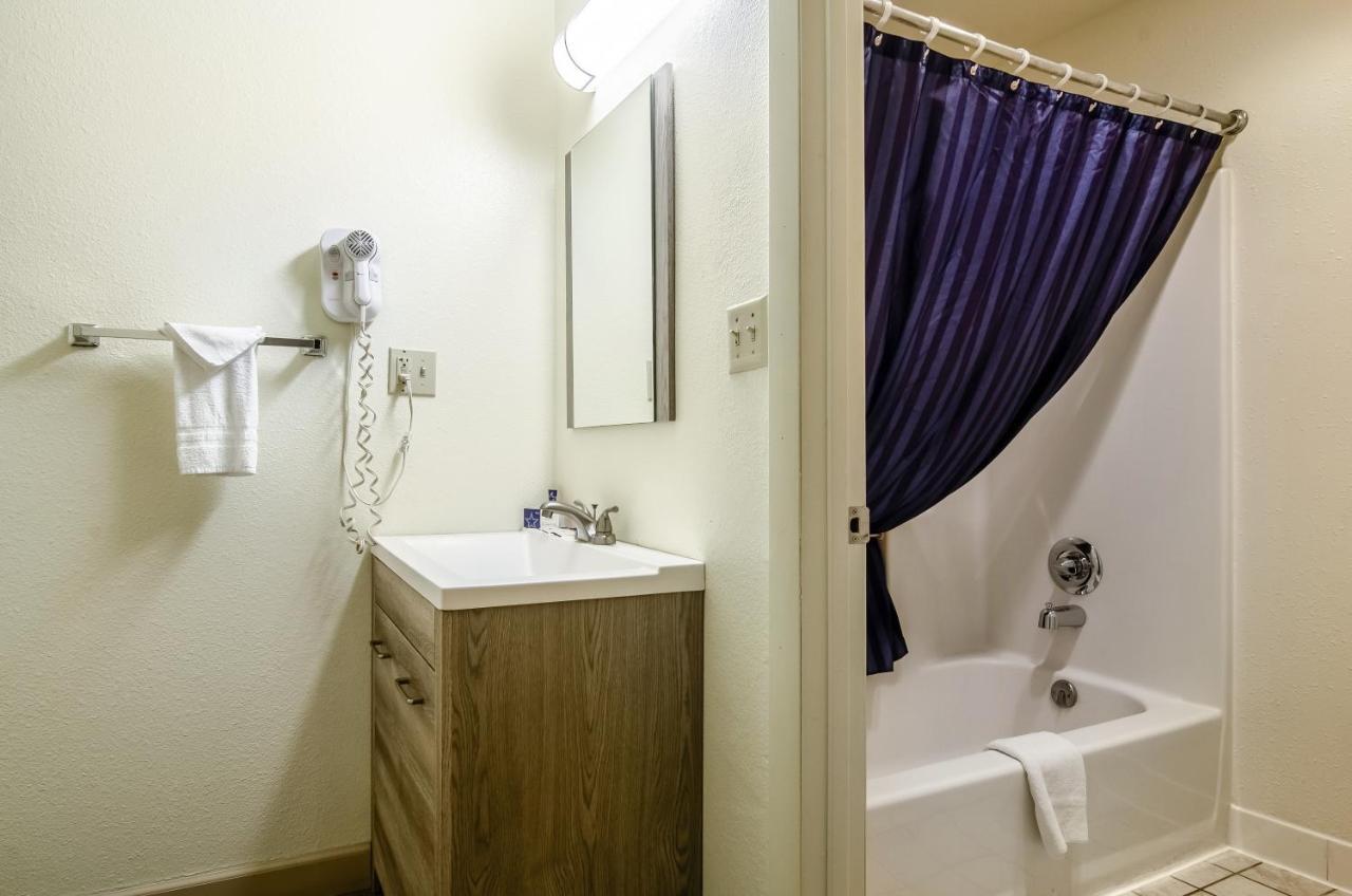Americas Best Value Inn & Suites Ft Collins E At I-25 Fort Collins Exteriör bild